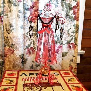 Adorable jewelry holder